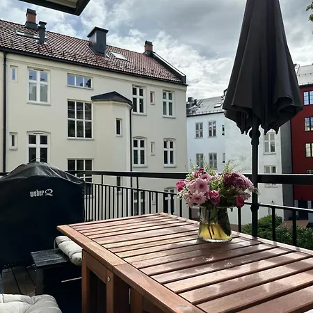 Lagre, & Stylish Flat With Balcony Apartmán *