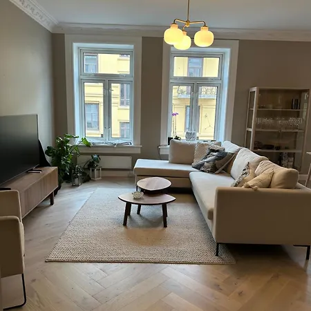Apartamento Lagre, & Stylish Flat With Balcony *