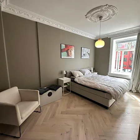 Lagre, & Stylish Flat With Balcony *
